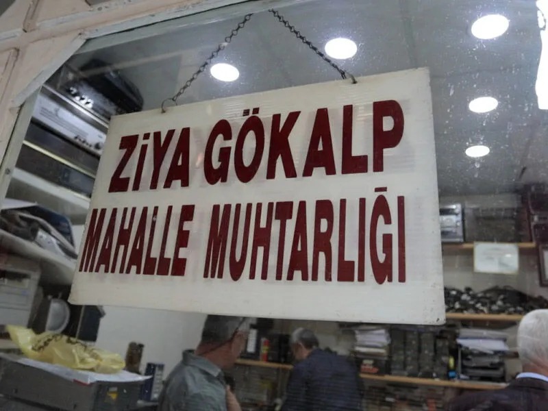 Halkın iradesi 9 metrekarelik dükkana sıkıştırıldı