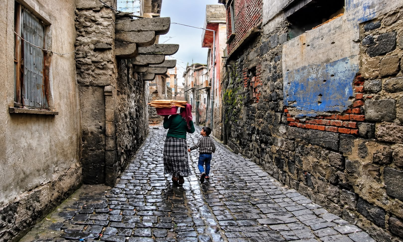 Vefa da terk eder o kenti…