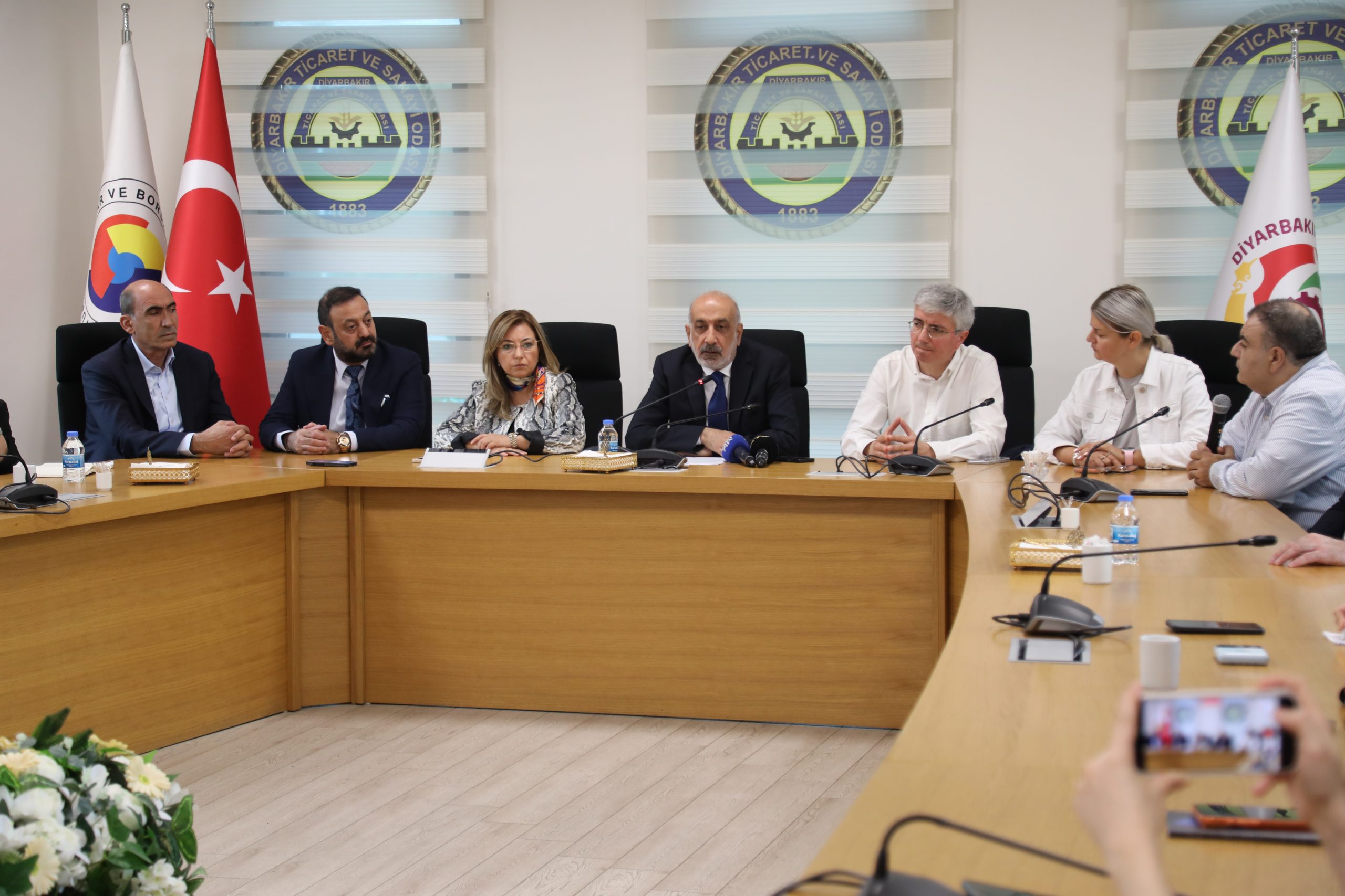 Ermenistan heyetinden DTSO’ya ziyaret: Dostluk ve ticaret için her türlü işbirliğine hazırız